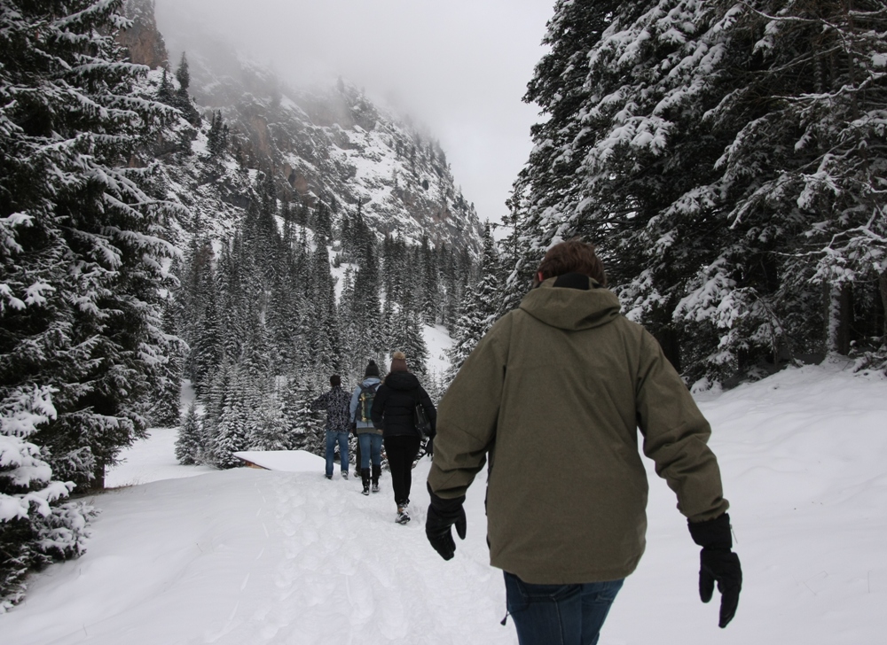 Wandelen in het winterse landschap van de Italiaanse Dolomieten