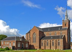 De Jacobus de Meerderekerk in Uithuizen. Het beginpunt van het Jacobspad.