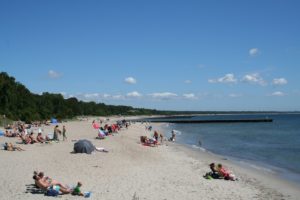 De witte stranden van Ystad behoren tot de mooiste van Zweden. Foto Paul van Bodengraven