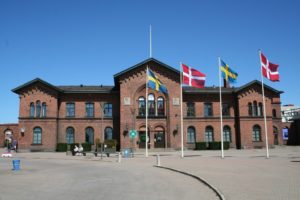 Het stationsgebouw deed in het eerste seizoen van de Zweedse TV-serie dienst als politiebureau. Foto Paul van Bodengraven