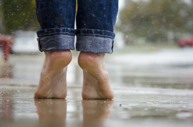 Is op Blote voeten lopen gezond?