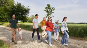 Handicap International lanceert 7 wandelroutes in België voor goed doel
